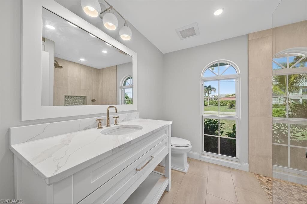 924 Kings Crown DR-31