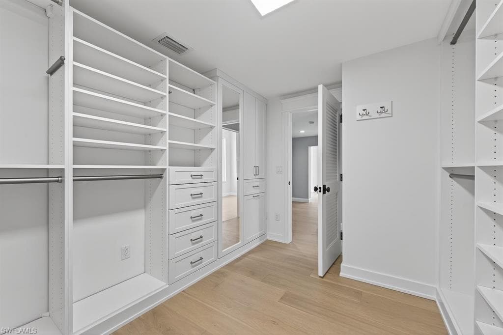 924 Kings Crown DR-29
