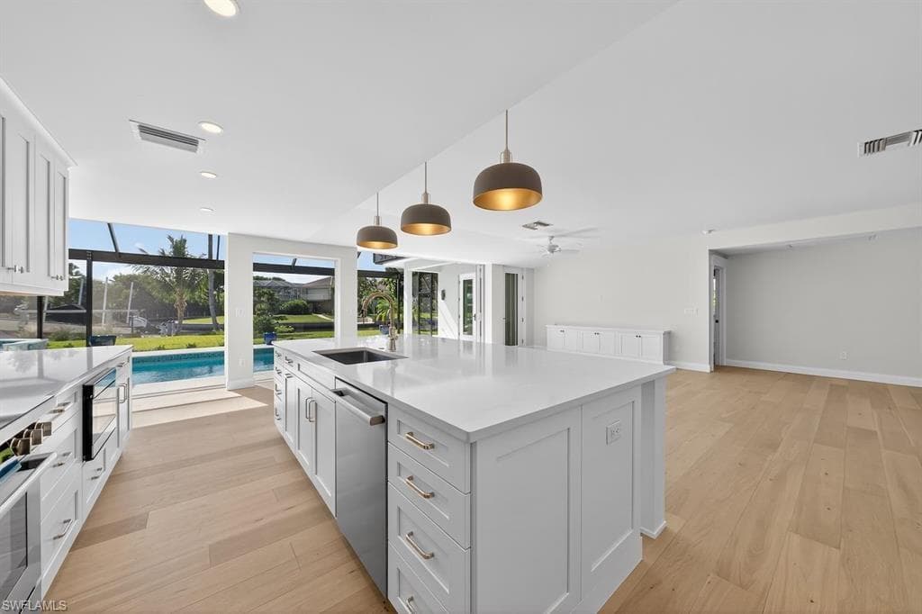 924 Kings Crown DR-8