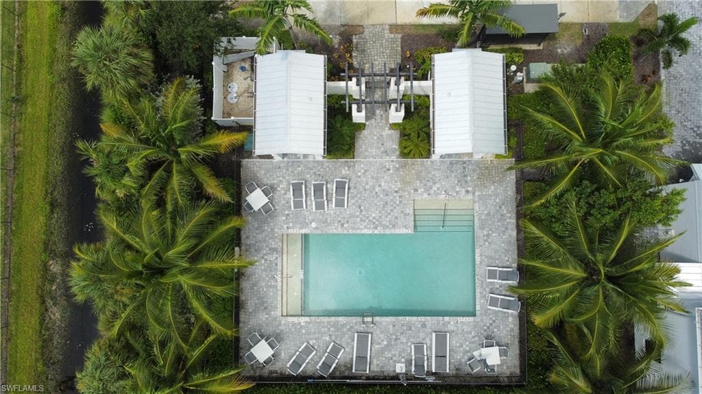 13057 Pembroke DR-33