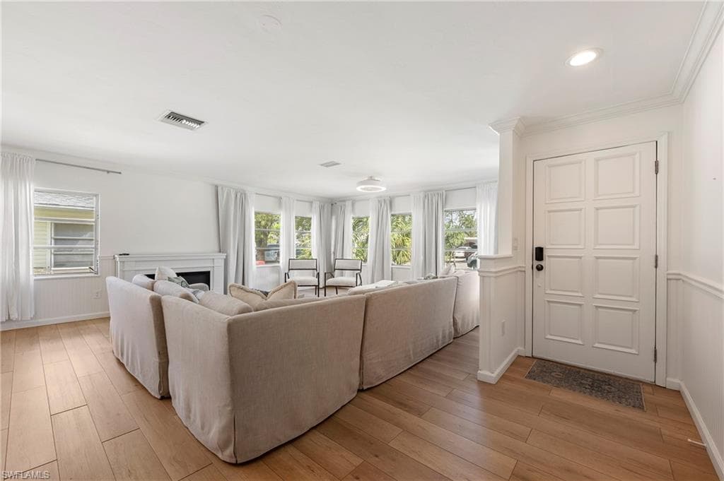 2432 Washington AVE-7