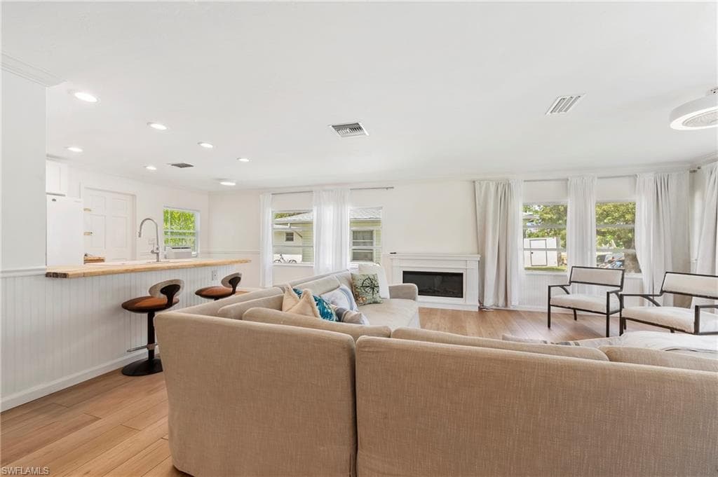 2432 Washington AVE-8