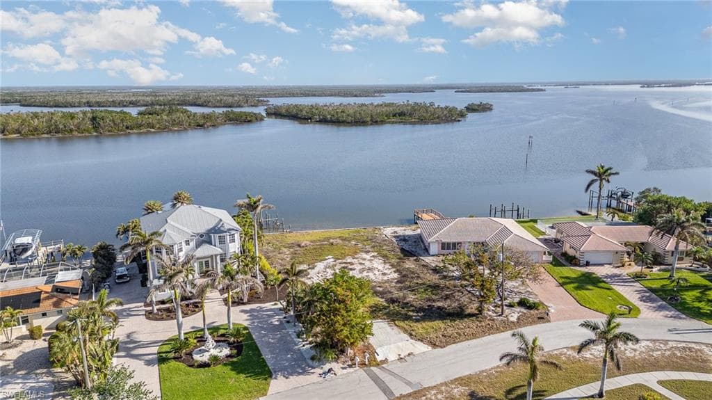 5636 Williams DR-4