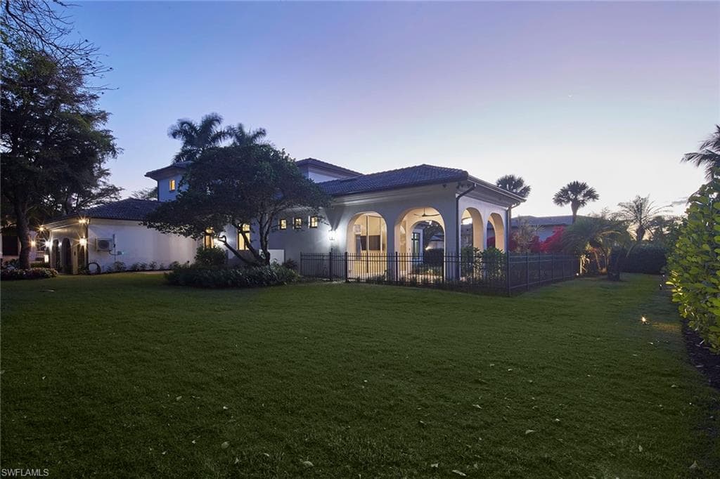 1609 Chinaberry WAY-43