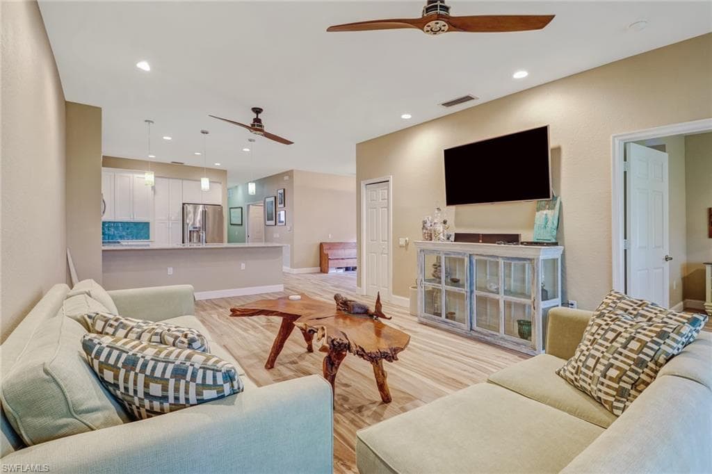 10037 Heather LN 403-6