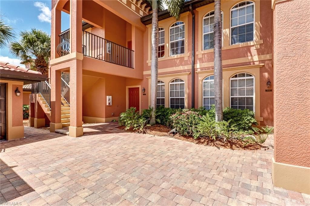 10037 Heather LN 403-22
