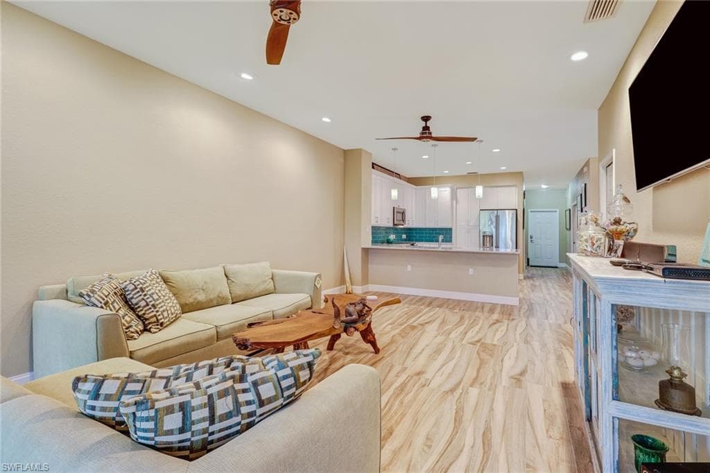 10037 Heather LN 403-7