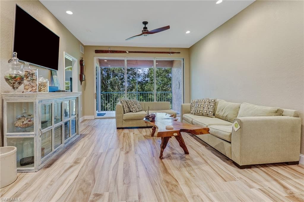10037 Heather LN 403-9
