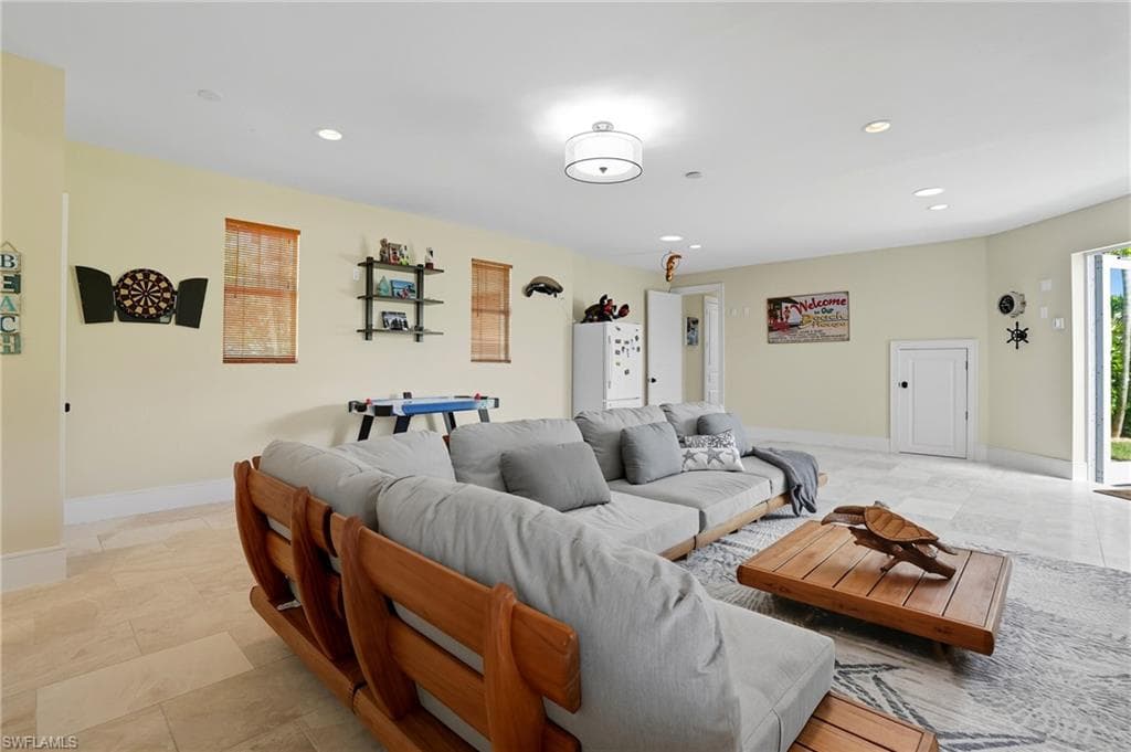 290 Dundee RD-35