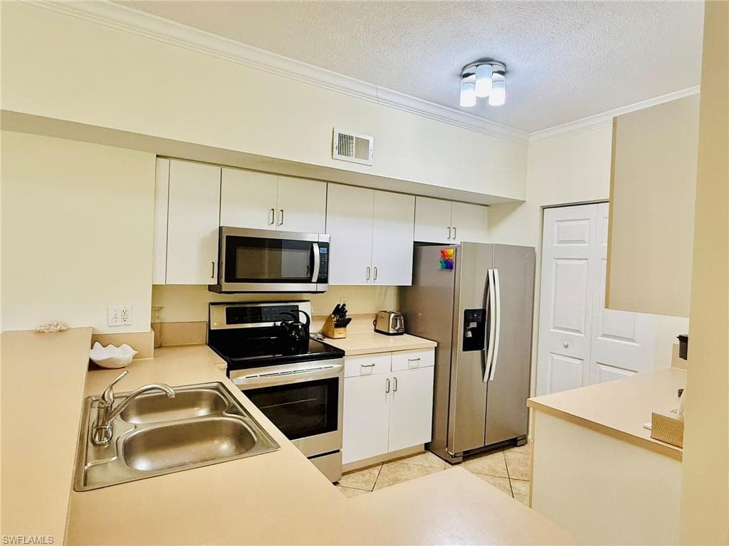 1820 Florida Club CIR 2210-10