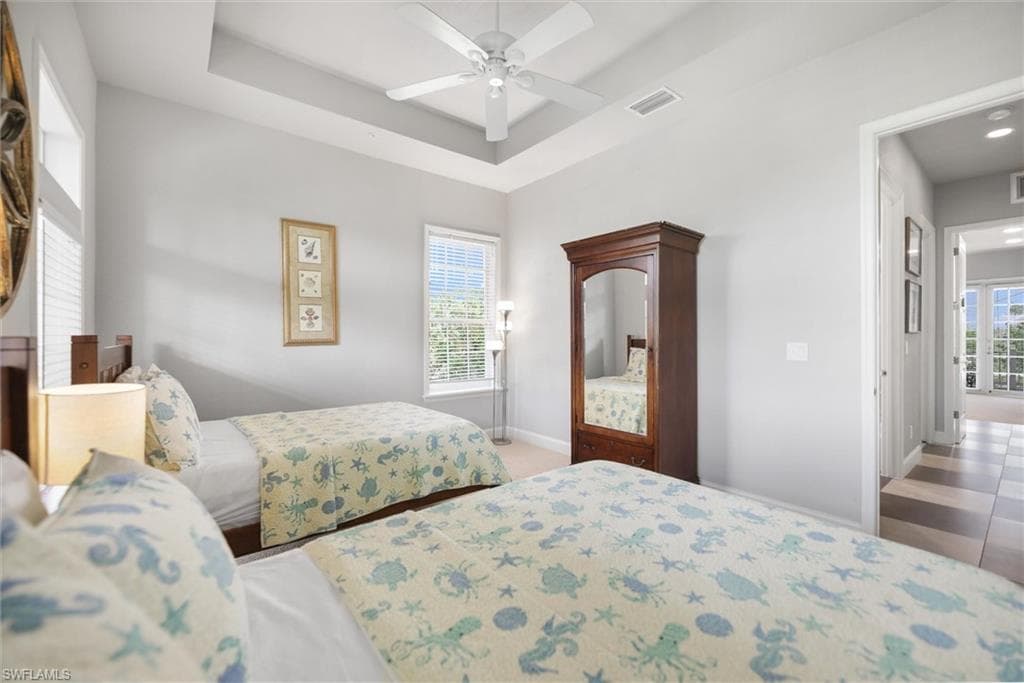 1124 Longifolia CT-10