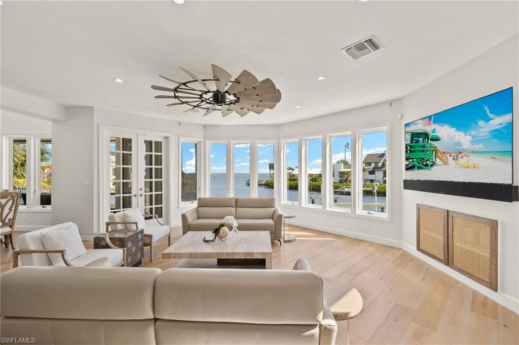 1490 Angel DR-4