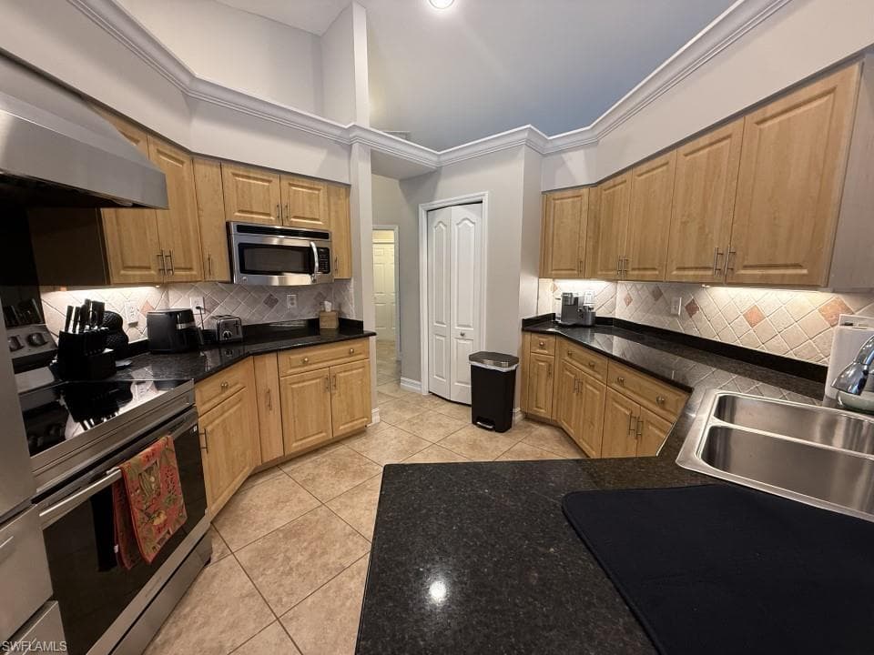 2276 Heritage Greens DR-6