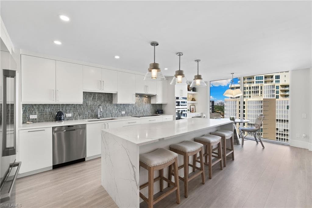 4401 Gulf Shore BLVD N 1606-2