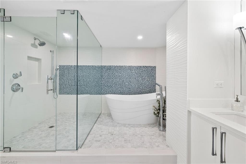 4401 Gulf Shore BLVD N 1606-20