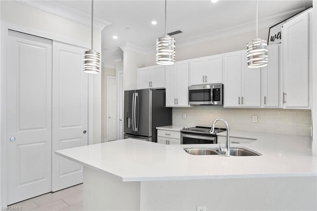 238 Indies DR E 201-6