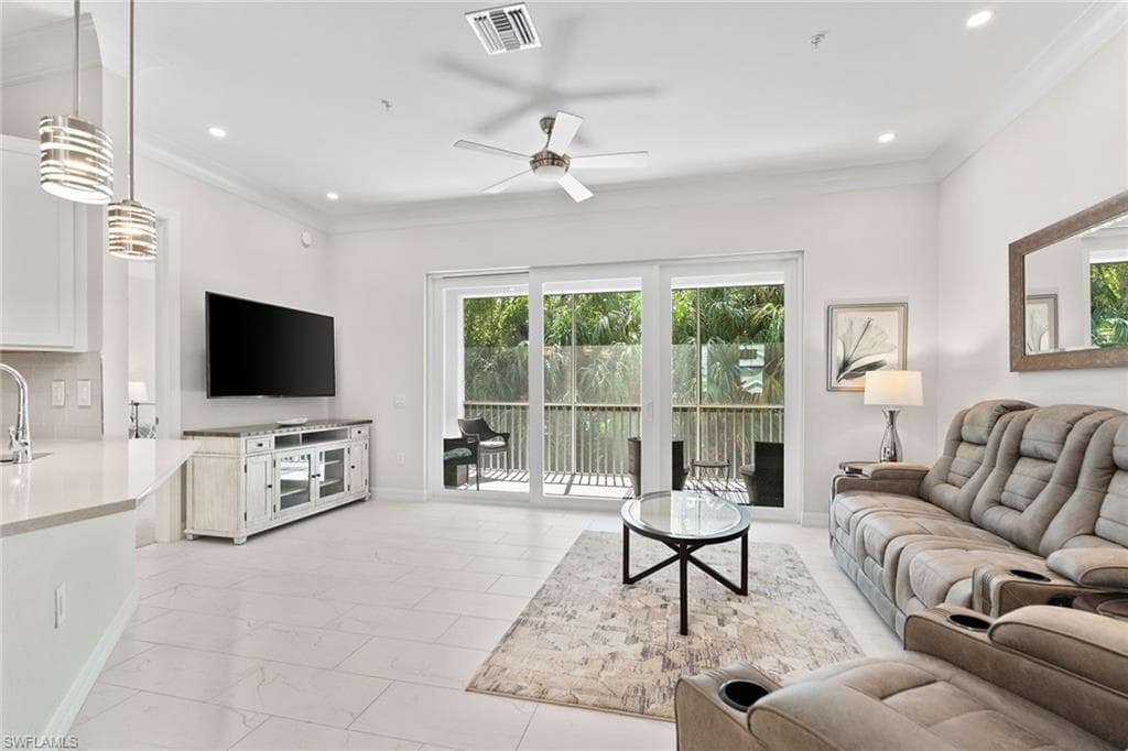 238 Indies DR E 201-1