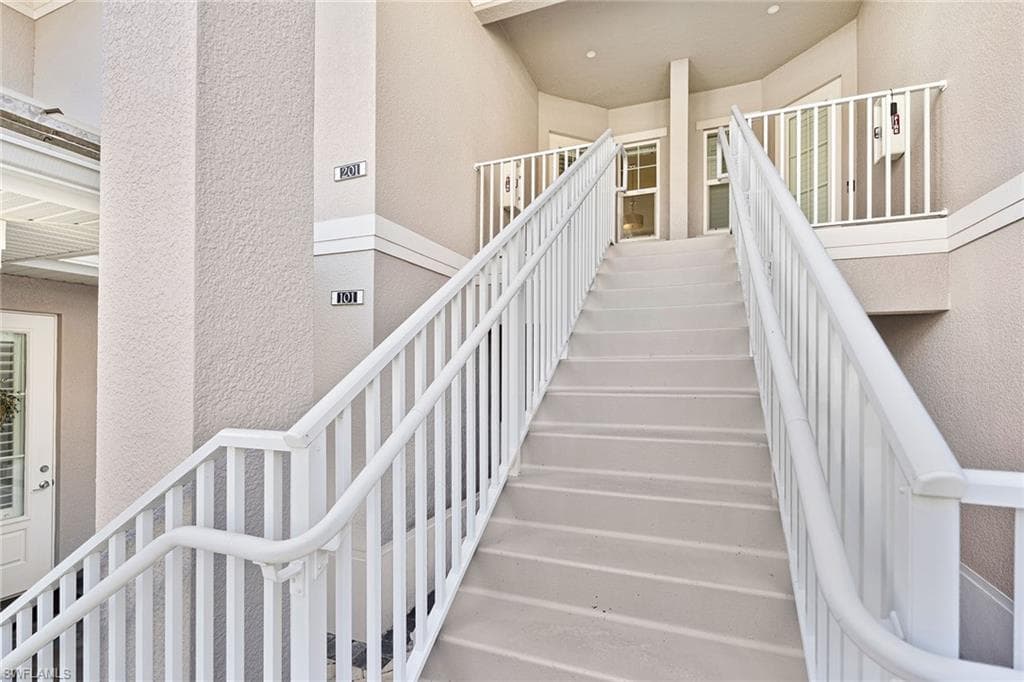 238 Indies DR E 201-25