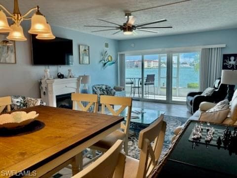 60 Pelican ST W 106-9