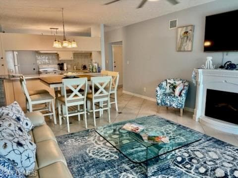 60 Pelican ST W 106-11