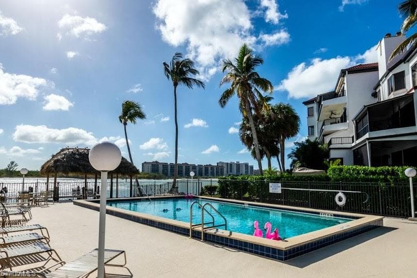 60 Pelican ST W 106-21