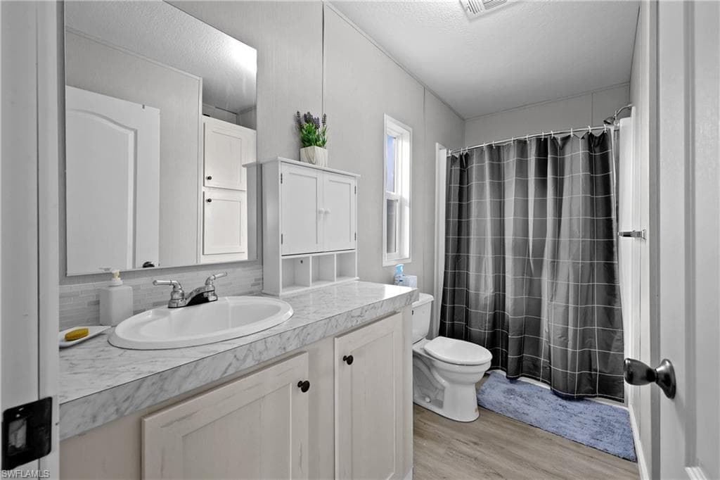 1747 Beverly DR-23