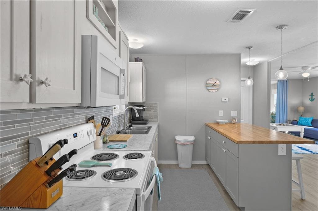 1747 Beverly DR-7