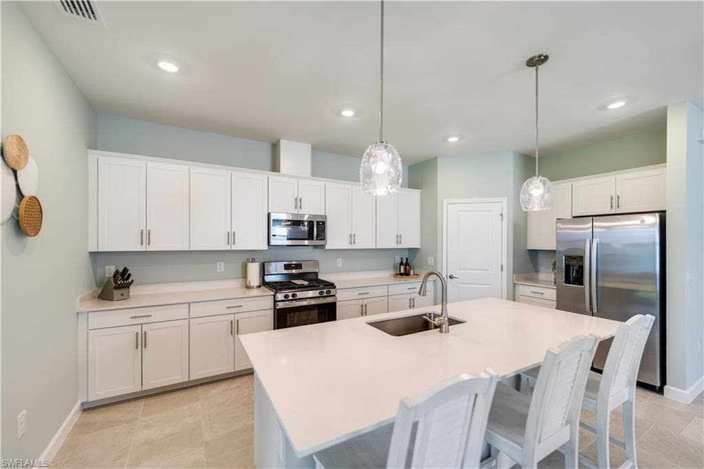 18546 Ives DR-16