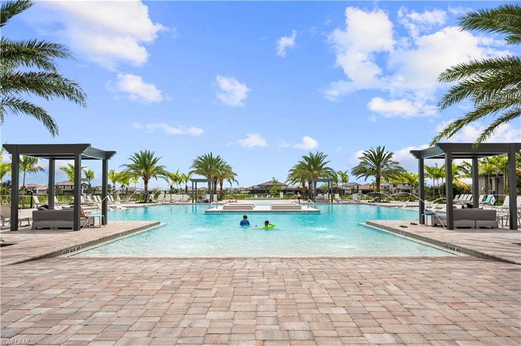 18546 Ives DR-36