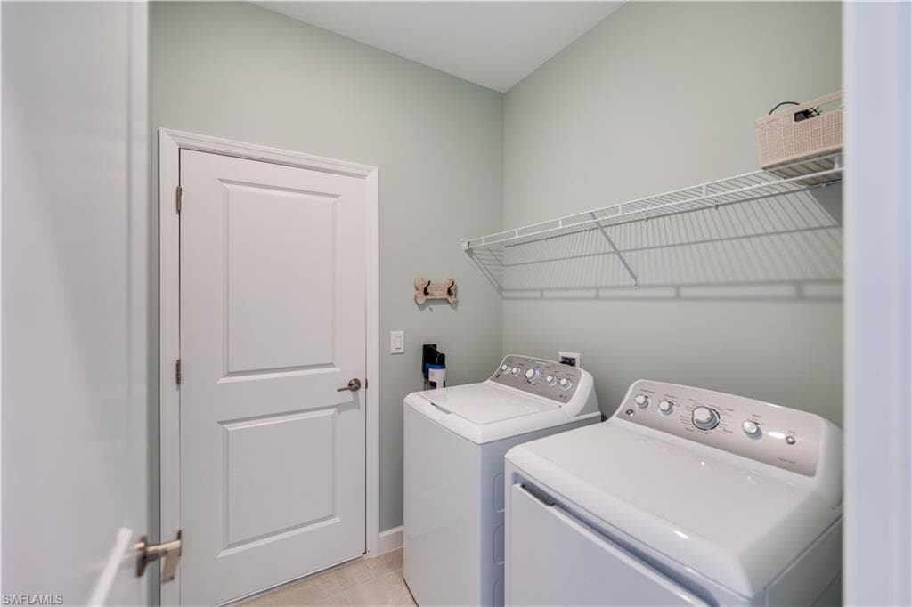 18546 Ives DR-33