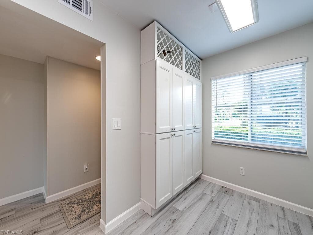 4556 ANDOVER WAY E104-6