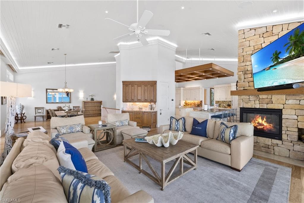 40 32nd AVE S-17