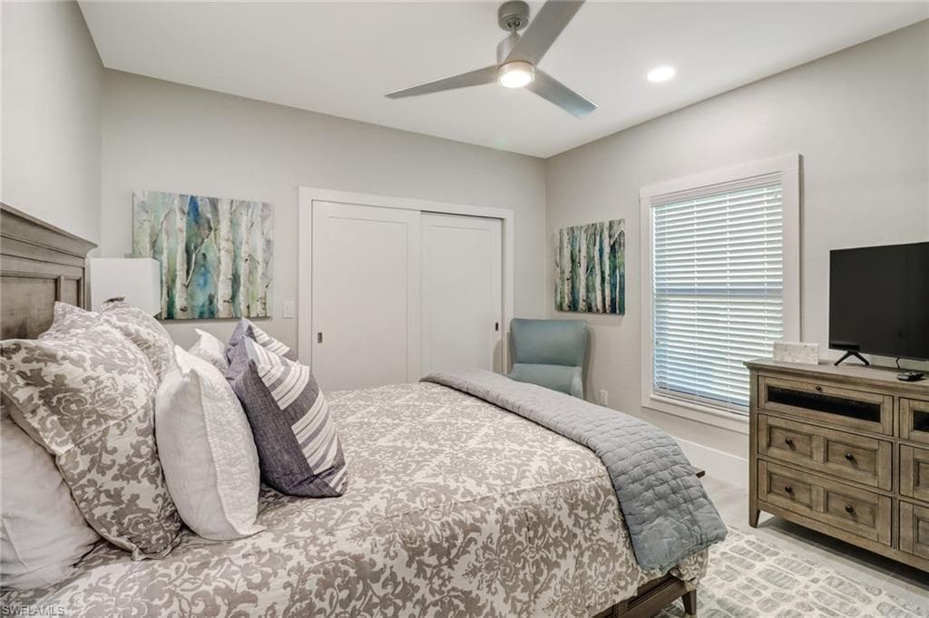 28070 Winthrop CIR-17