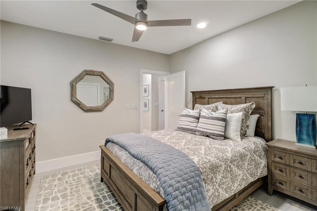 28070 Winthrop CIR-18