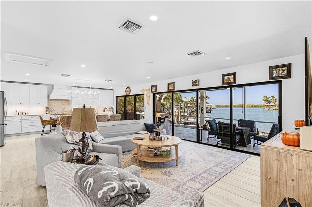 121 JAMAICA DR-6