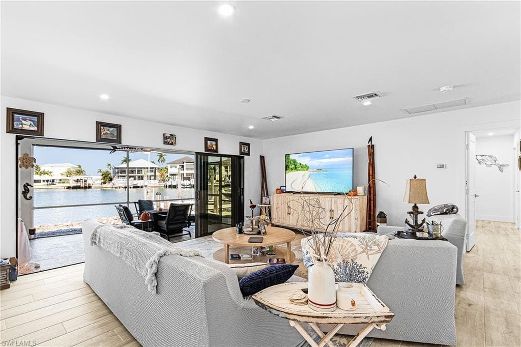 121 JAMAICA DR-7