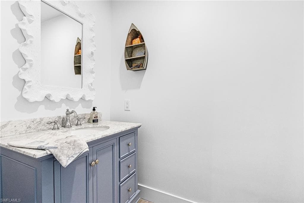 121 JAMAICA DR-5
