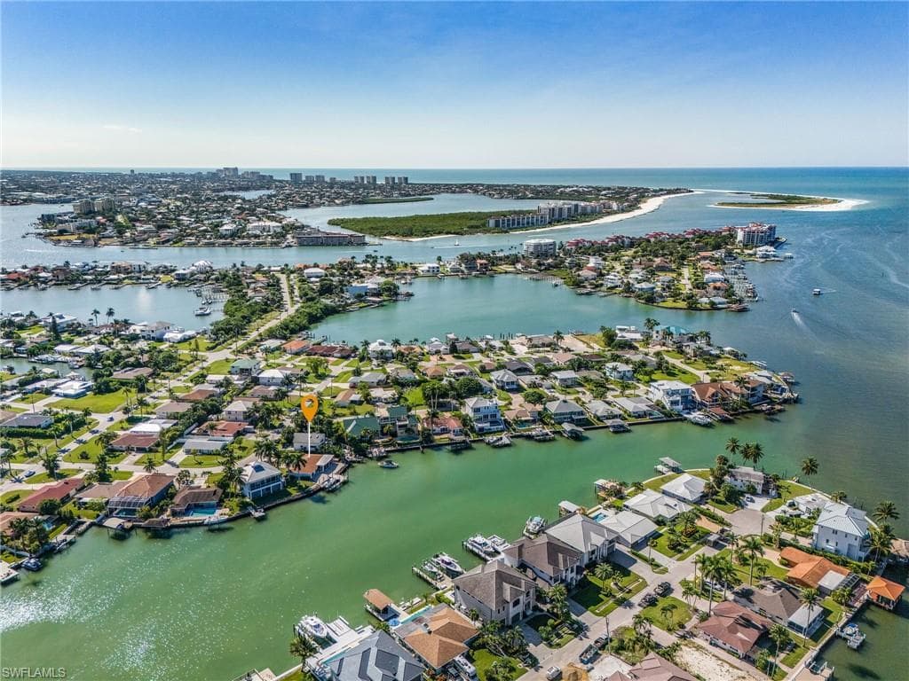 121 JAMAICA DR-31