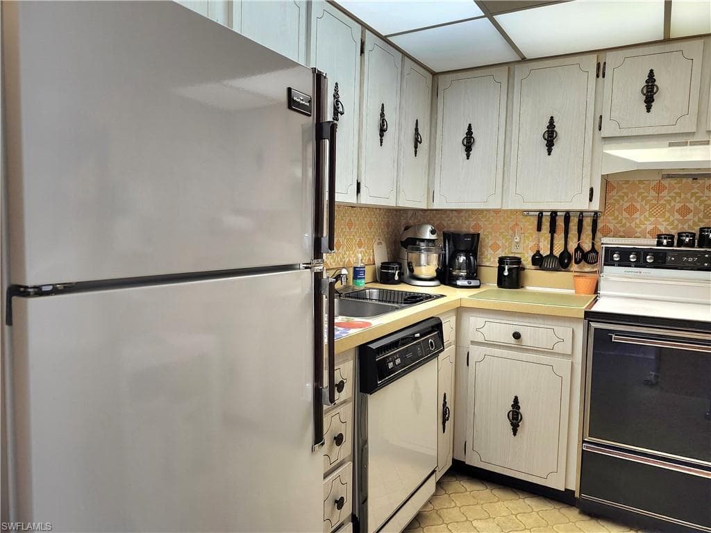 3490 N Key DR 403-15