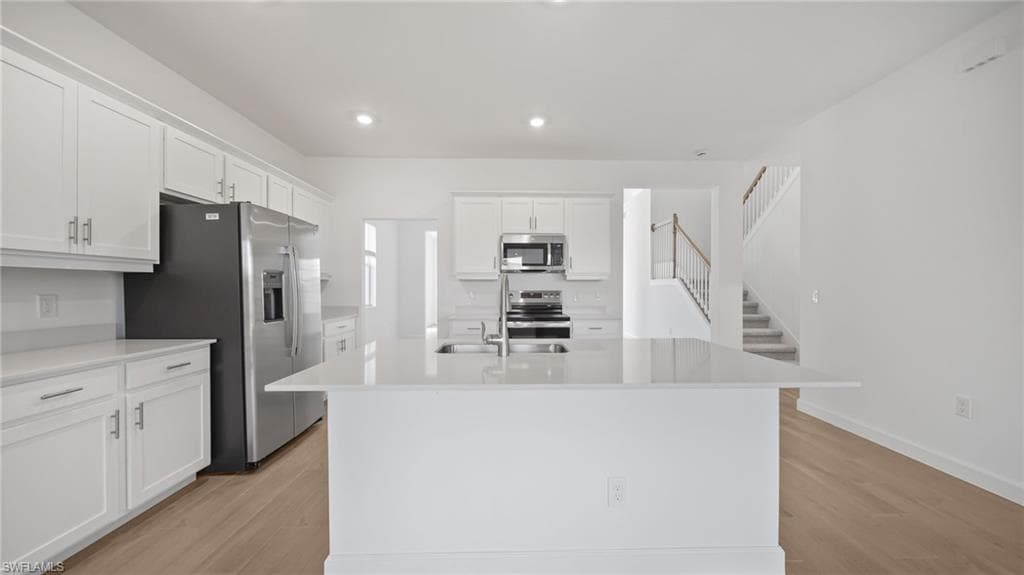 15705 Raveneli CT-18