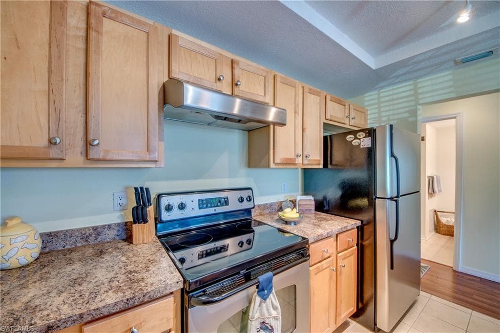 3324 N Key DR 5-18
