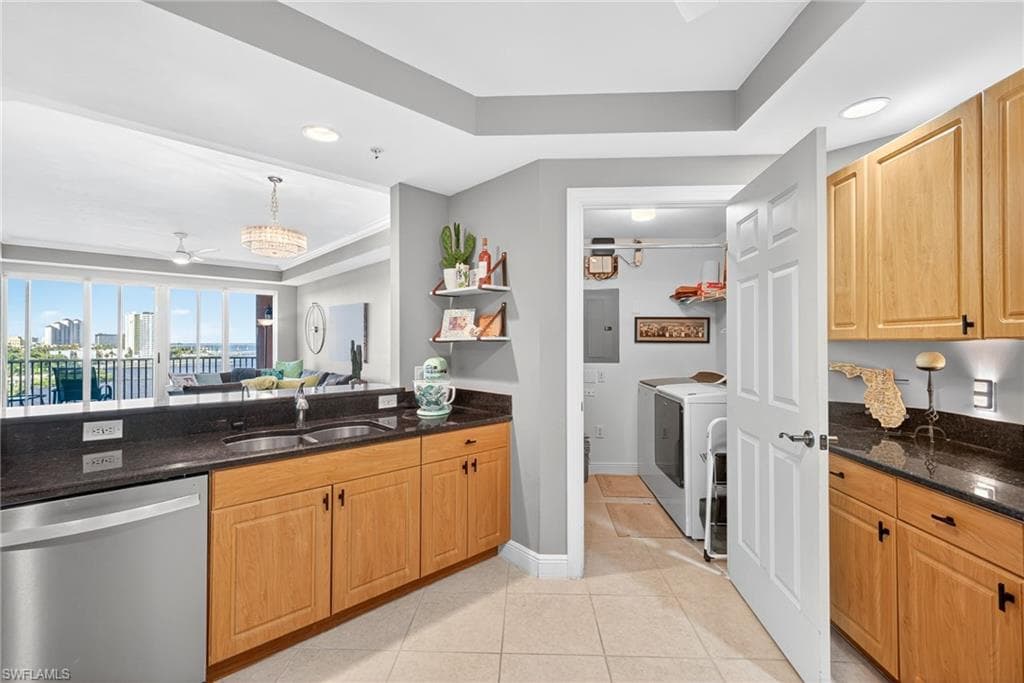 2743 1st ST 701-14