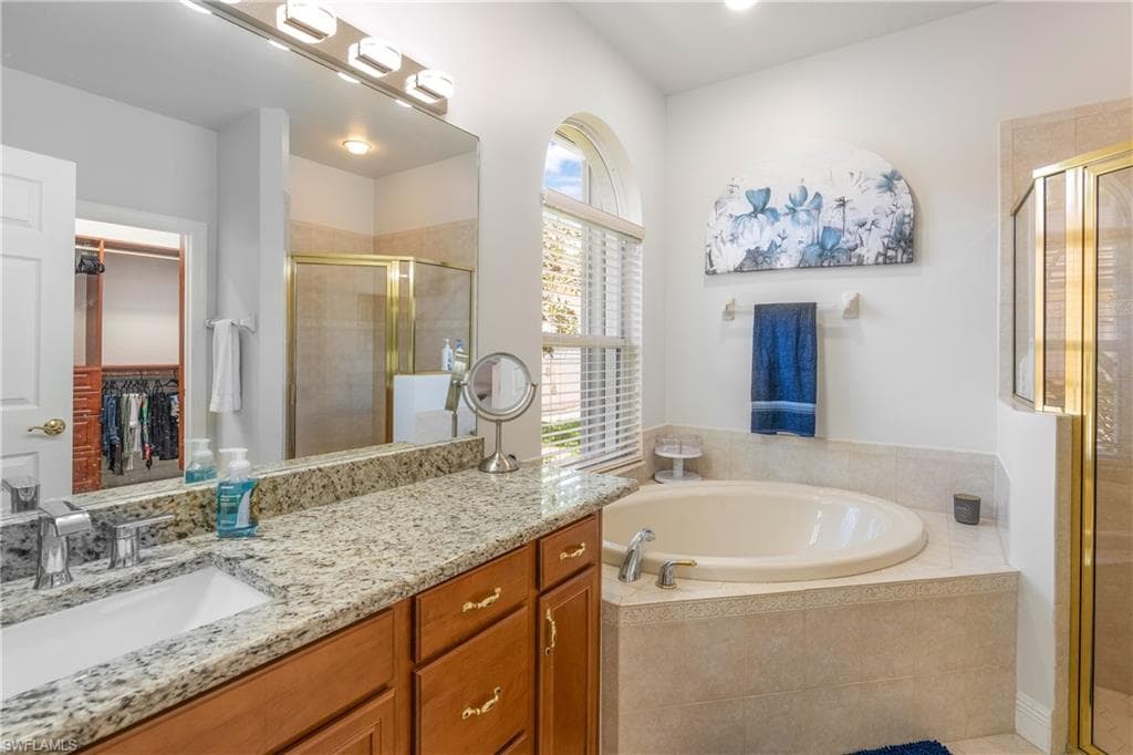 4923 Cerromar DR-18