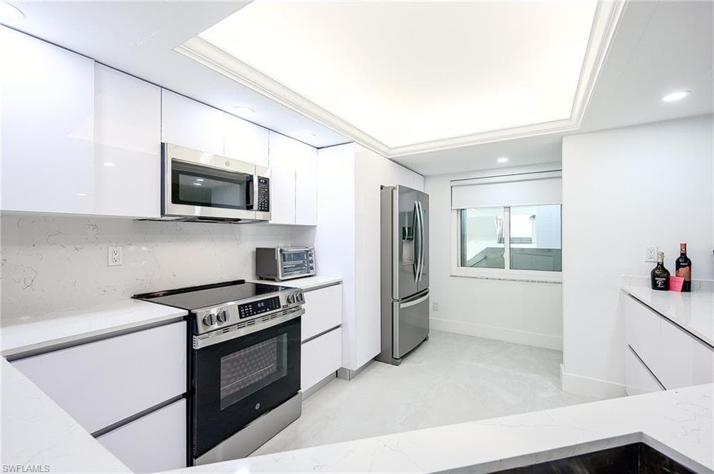 592 Beachwalk CIR N202-3