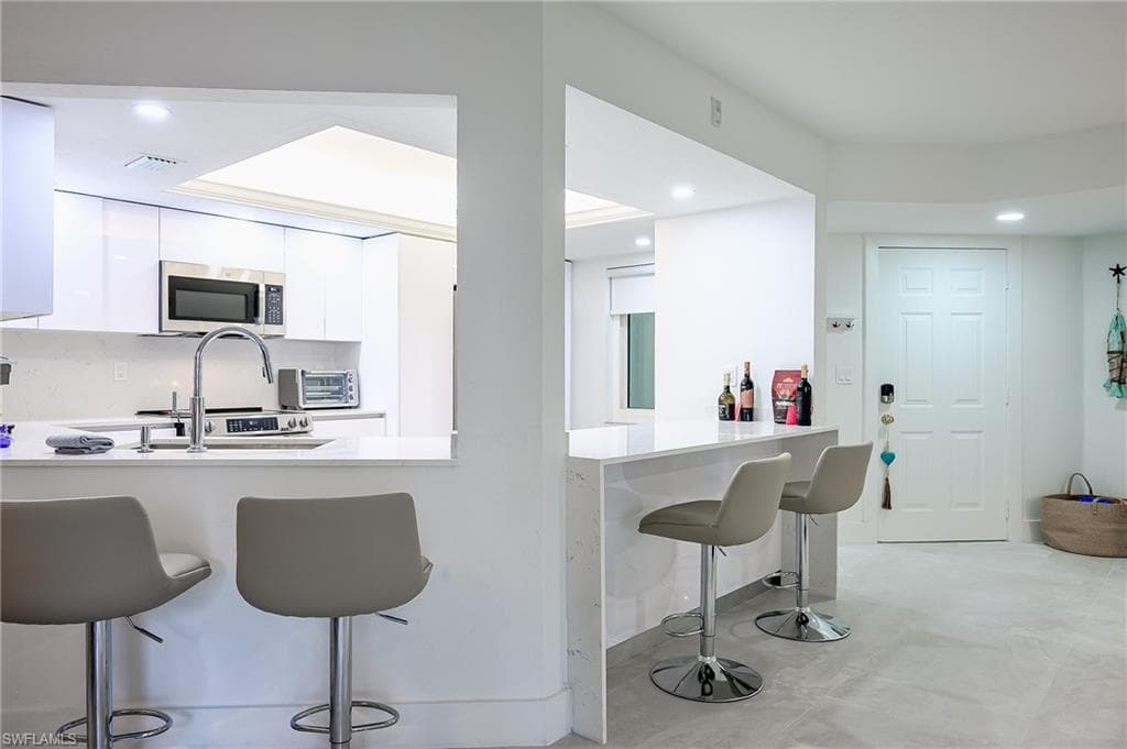 592 Beachwalk CIR N202-1