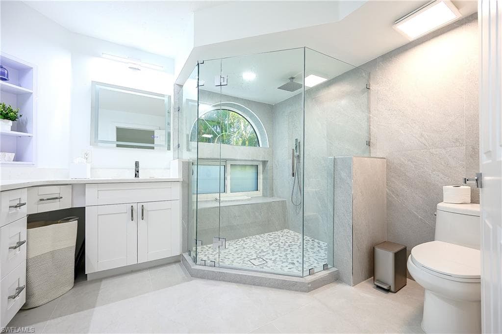 592 Beachwalk CIR N202-14