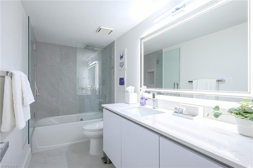 592 Beachwalk CIR N202-19