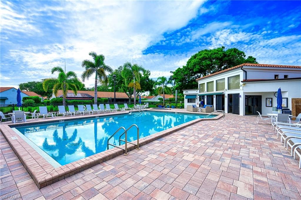 592 Beachwalk CIR N202-29