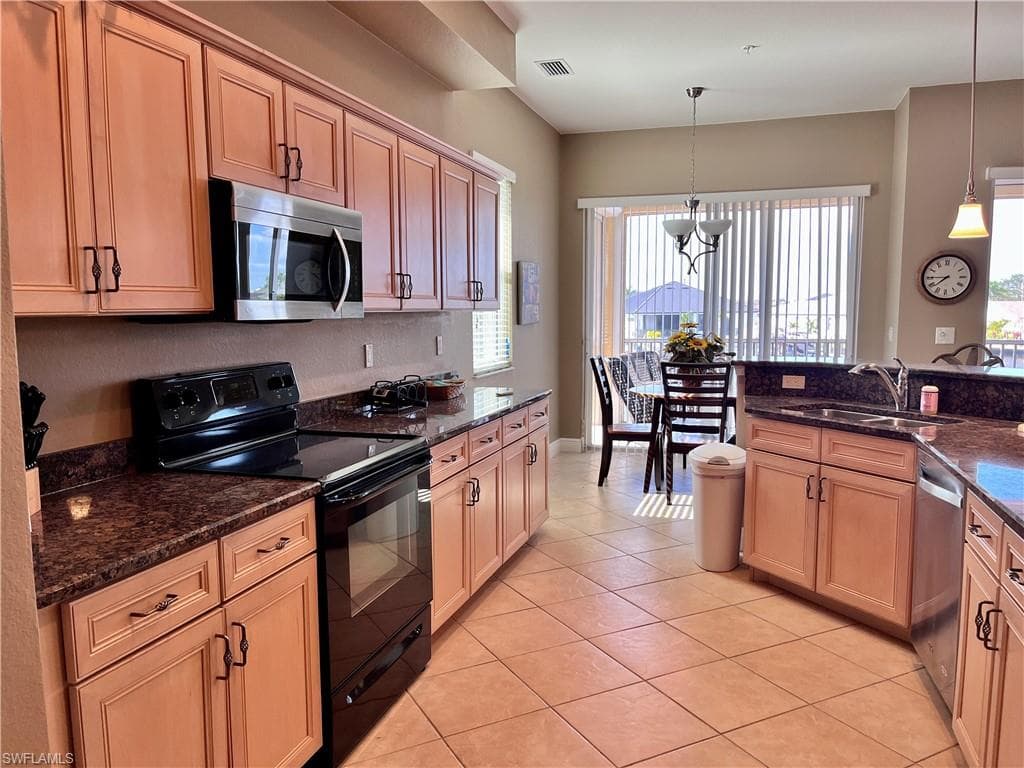190 Shadroe Cove CIR 703-6