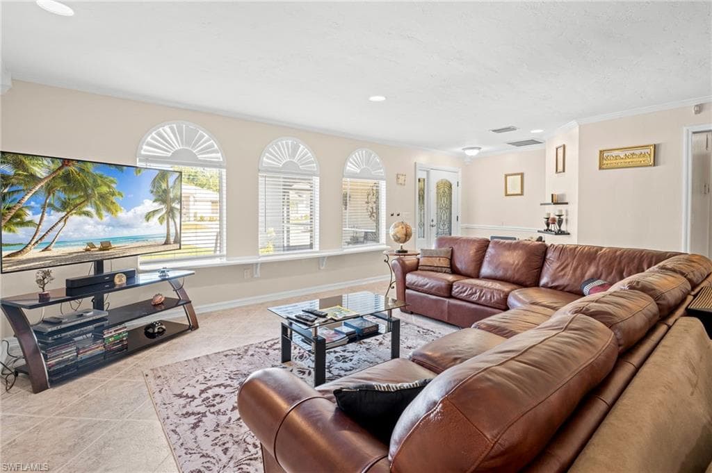 3042 Mango ST-6